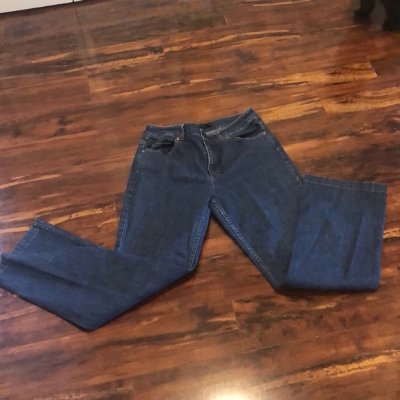 Womyn  blue jeans - Picture 5 of 5